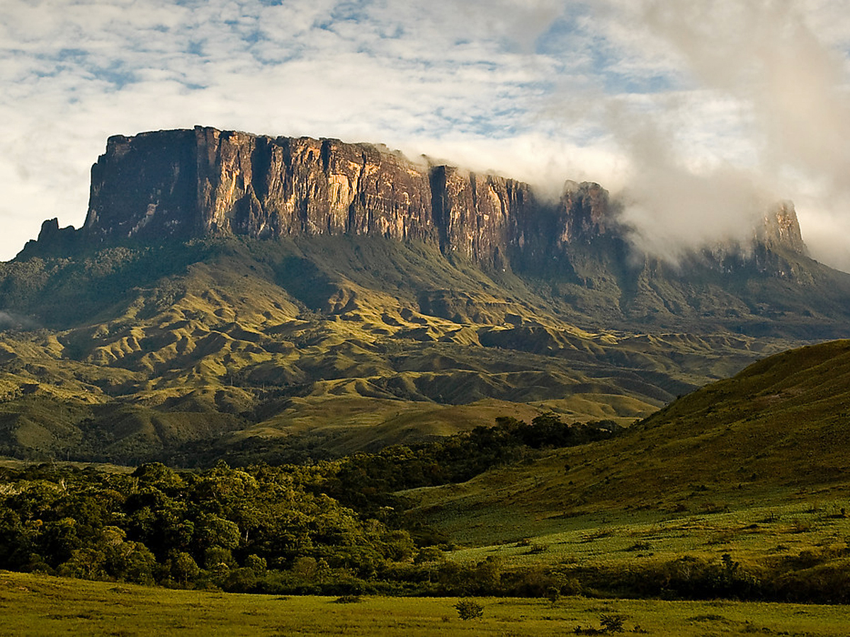 Гора Рорайма (стык Венесуэлы, Гайаны и Бразилии)