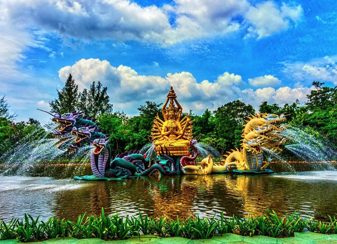 Фонтан с водяными драконами, Древний город, Таиланд