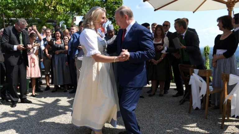 Путин танцует с невестой